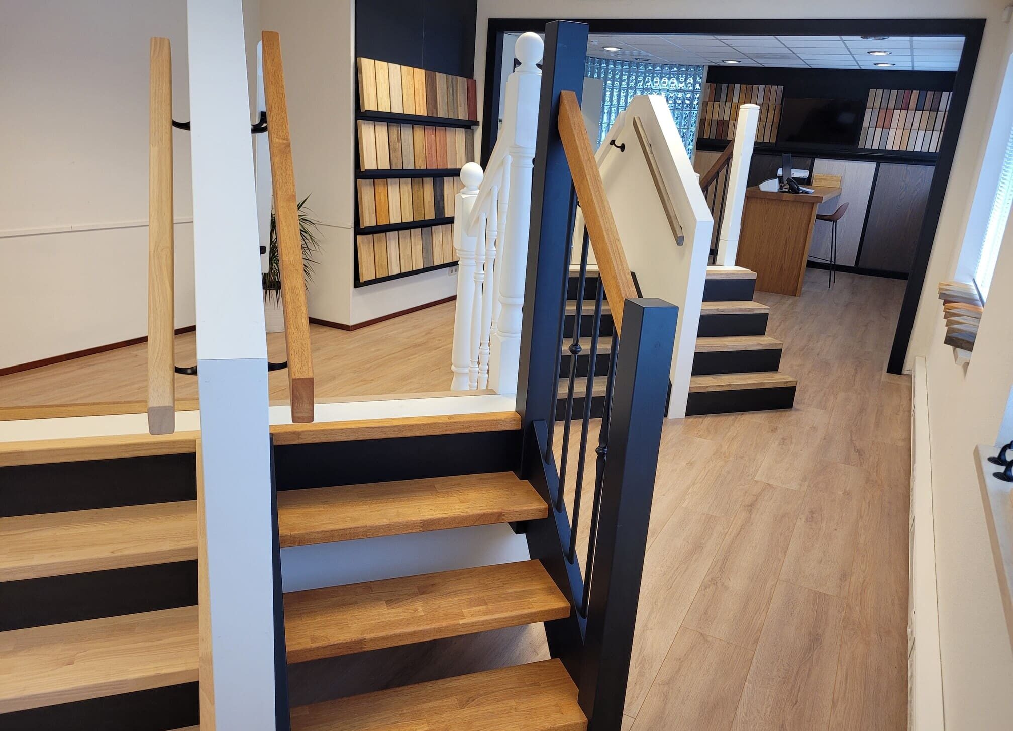 Showroom trappen hoeksche waard